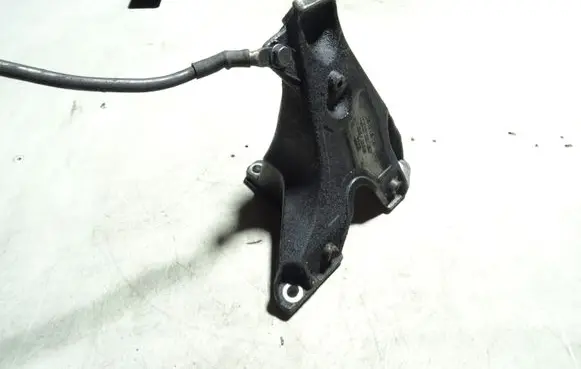 Audi A4 S4 B6 8E 8H Engine mounting bracket 8E0199308D