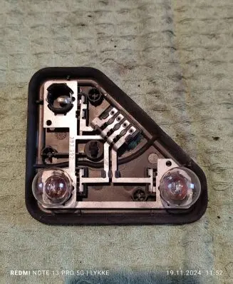 BMW 5 E39 Tail light bulb cover holder 8371325