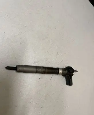 Volkswagen Crafter Fuel injector 03L130277C