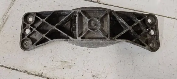 BMW 5 E60 E61 Gearbox mounting bracket 6769634 13807410