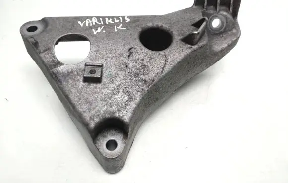 BMW 5 E60 E61 Engine mounting bracket 6777053 22116777053