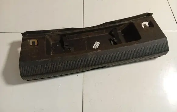 Volkswagen Jetta V Other trunk/boot trim element 1K5863485
