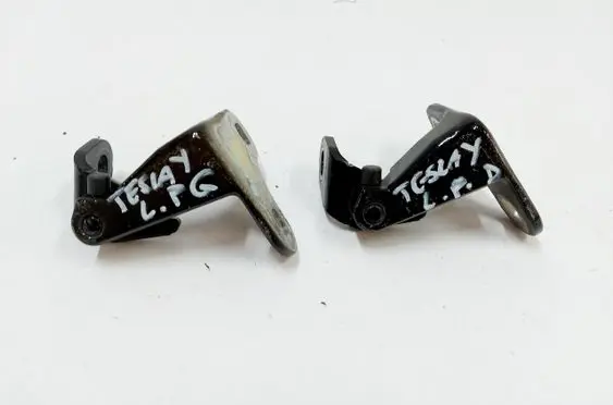 Tesla Model Y Front door hinge set 149749200G