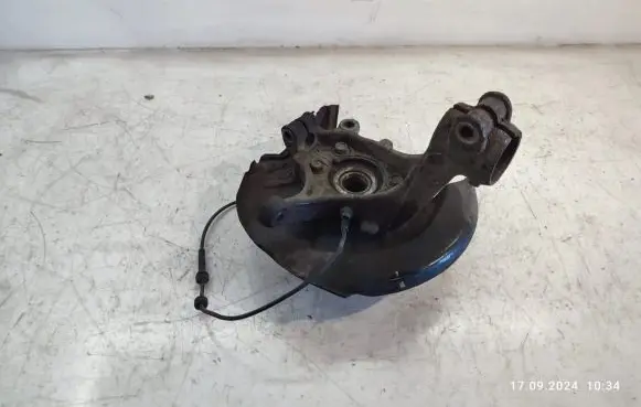 Nissan X-Trail T32 Front wheel hub