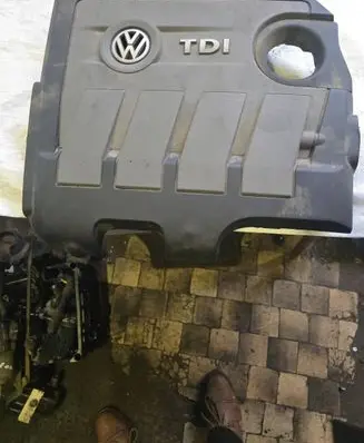 Volkswagen Golf VI Engine cover (trim) 03L103925AR 03L103925AS