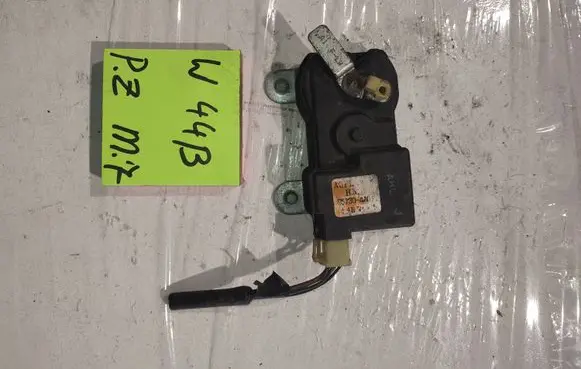 Mazda 626 Central locking motor P57304A0