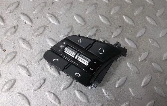 KIA Optima Steering wheel buttons/switches 96710D4630 96700D4840