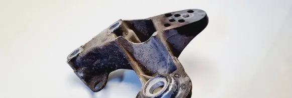Audi A4 S4 B7 8E 8H Engine mounting bracket 8E0199351