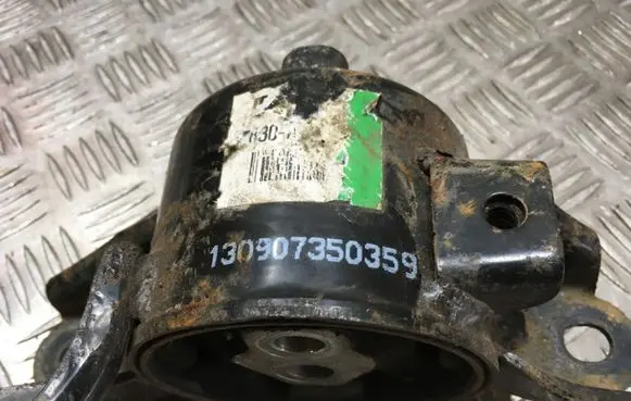 Hyundai i30 Engine mount bracket 130907350359