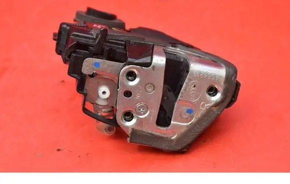 Toyota Auris E180 Rear door lock A084219