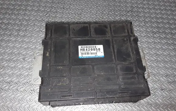 Mitsubishi Space Wagon Engine control unit/module MR420858
