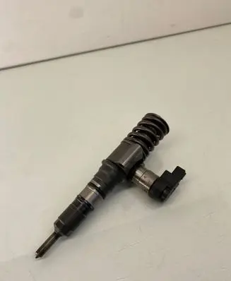 Volkswagen PASSAT B6 Fuel injector 03G130073S