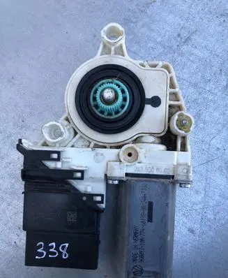 Volkswagen PASSAT B6 Front door window regulator with motor 1K0959703P 974225113