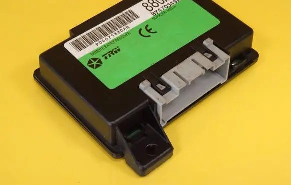 Chrysler PT Cruiser Central body control module P04671880AB