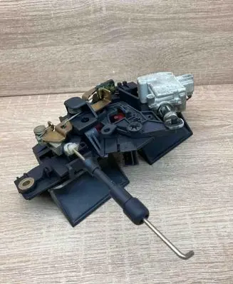 Audi A6 S6 C5 4B Tailgate/trunk/boot lock/catch/latch 8D9827565H 4B0827565H
