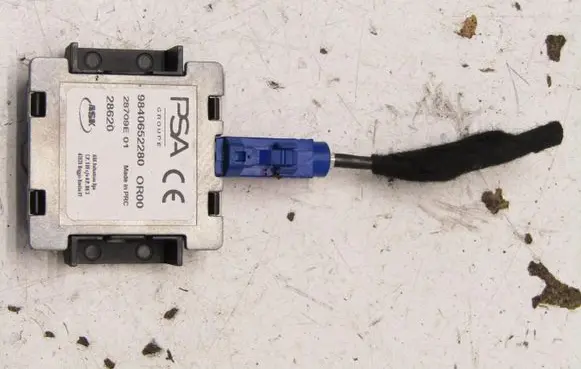 Peugeot 2008 II Aerial antenna amplifier 9840652280