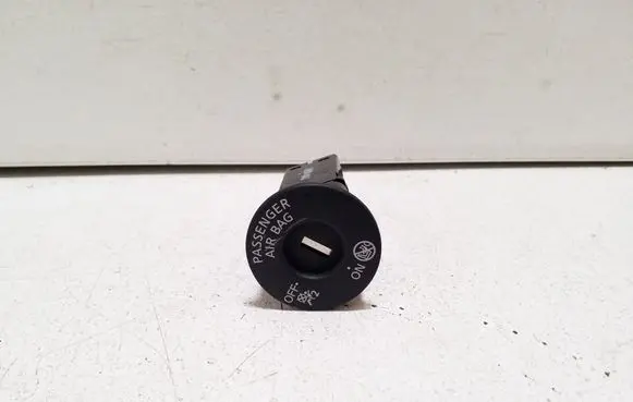 Passenger airbag on/off switch