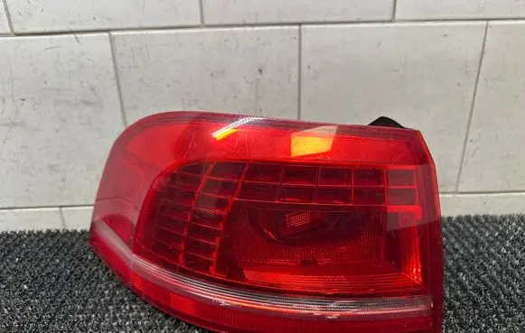 Volkswagen PASSAT B7 Rear/tail lights