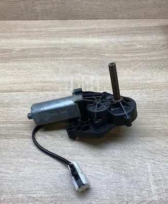 Mercedes-Benz C W204 Seat adjustment motor 82059111 0390203209