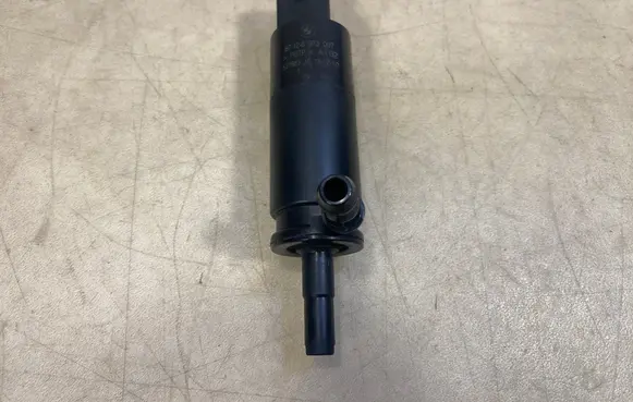 BMW 1 E82 E88 Headlight washer pump 67126973097