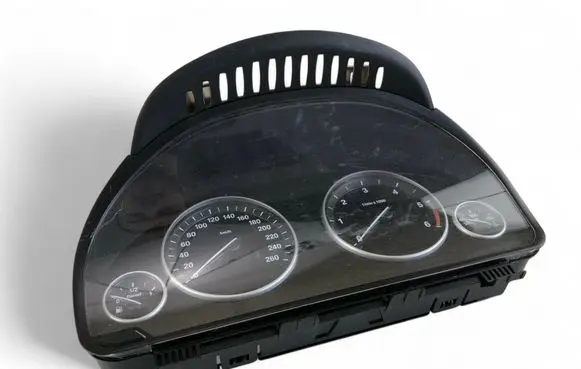 Speedometer (instrument cluster)