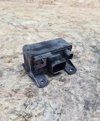 Mercedes-Benz E W211 Glow plug pre-heat relay 