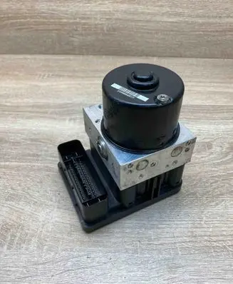 BMW 1 E81 E87 ABS Pump 6777158