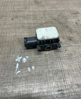 Mercedes-Benz ML W164 Airbag deployment crash/impact sensor 0038202826 300883