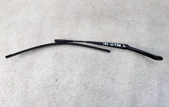 Mercedes-Benz A W176 Front wiper blade arm A176820004438 A1768200044