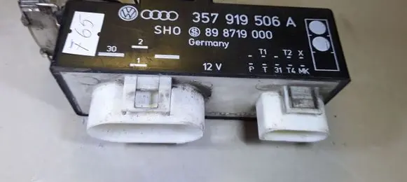 Volkswagen PASSAT B4 Coolant fan relay 357919506A 898719000