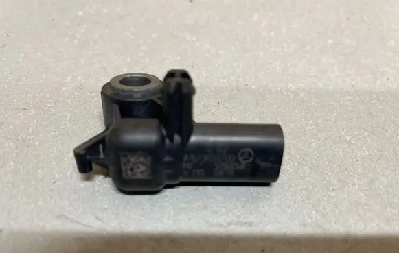 Mercedes-Benz GLA H247 Airbag deployment crash/impact sensor A1679050700