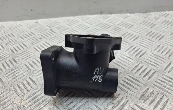 Toyota Avensis T270 Thermostat housing 163230R011A 163230R011 16320OR011A