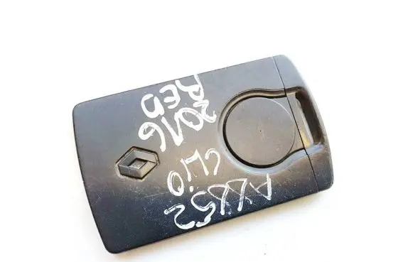 Renault Clio IV Ignition key/card 