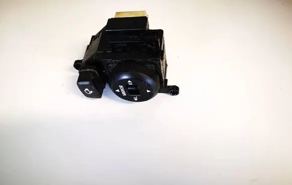Hyundai i30 Wing mirror switch