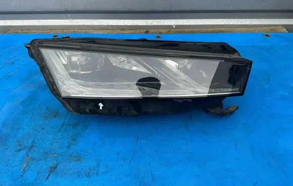 Skoda Octavia Mk4 Headlight/headlamp 5E4941016B 0301118234A LE18A6419