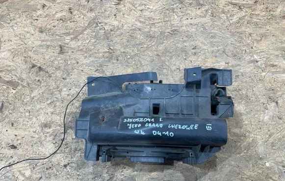 Jeep Grand Cherokee (WK) Fuse module 04692085AB S2505Z041-I