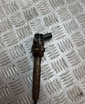 BMW 3 F30 F35 F31 Fuel injector 781070202 0445110382