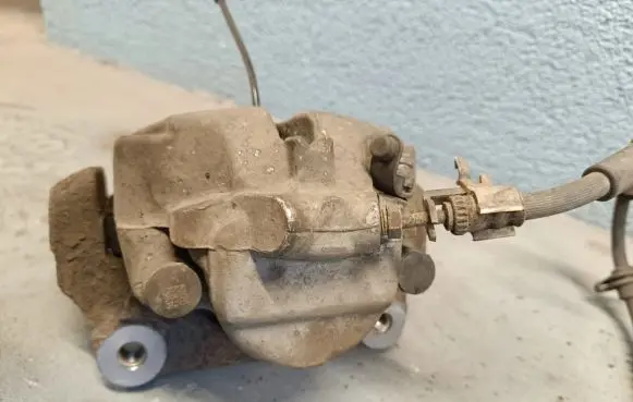 BMW 5 F10 F11 Front brake caliper 6024330