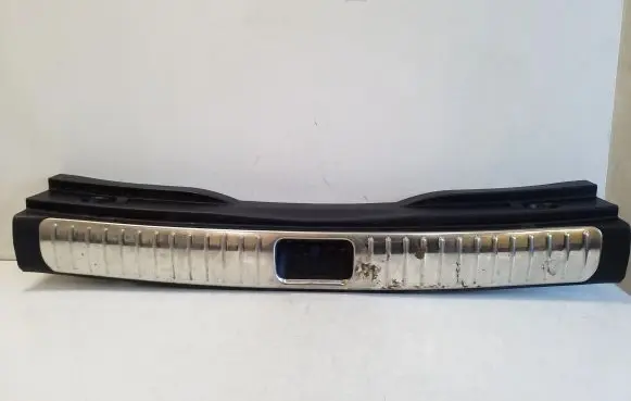 Trunk/boot sill cover protection