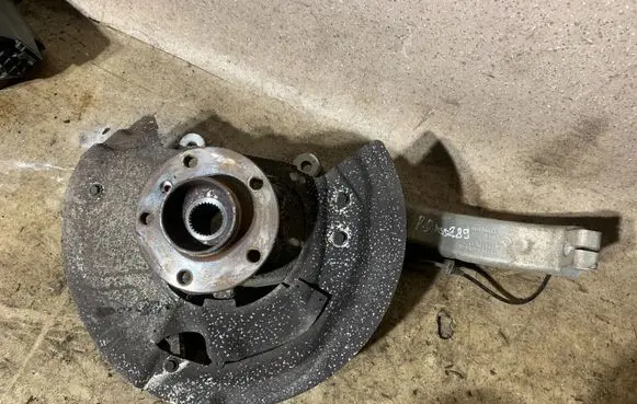 BMW X5 F15 Front wheel hub 6869870