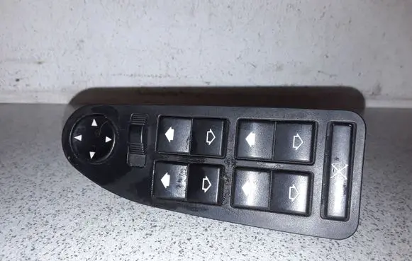 BMW 5 E39 Electric window control switch 8380646