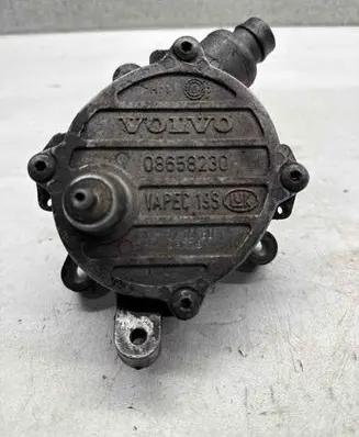 Volvo V70 Vacuum pump 08658230