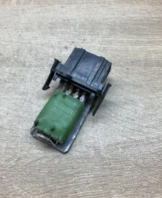Volkswagen Golf III Heater blower motor/fan resistor 1H0959263