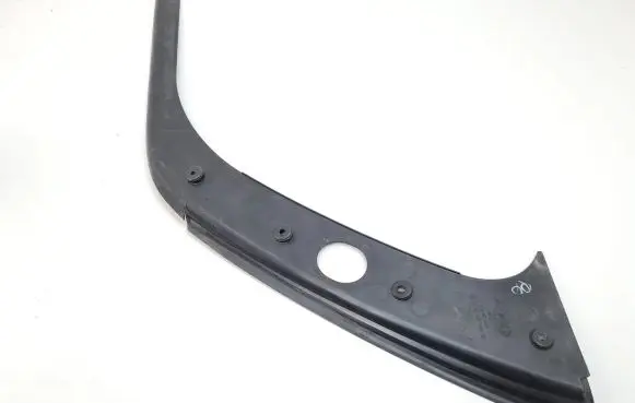Mercedes-Benz GL X164 Rear glass trim A1646700387