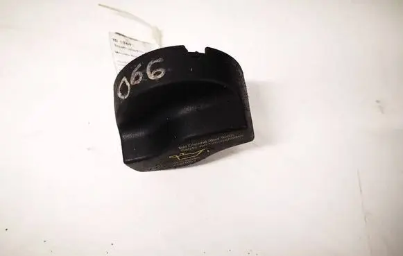 Mercedes-Benz C W203 Oil filler cap A0000100385