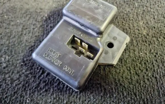 Subaru Forester SF Window wiper relay 3300120517
