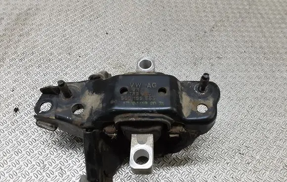 Volkswagen Fox Engine mount bracket 6Q0199555