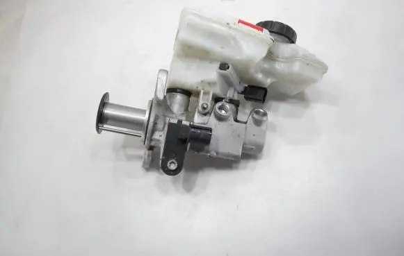 Volkswagen PASSAT B8 Master brake cylinder 5Q1611301C 32368423