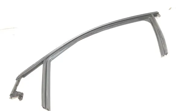 Peugeot 5008 II Front door glass trim molding 9811586080
