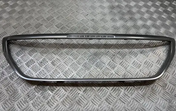 Peugeot 2008 I Front grill 9815372577